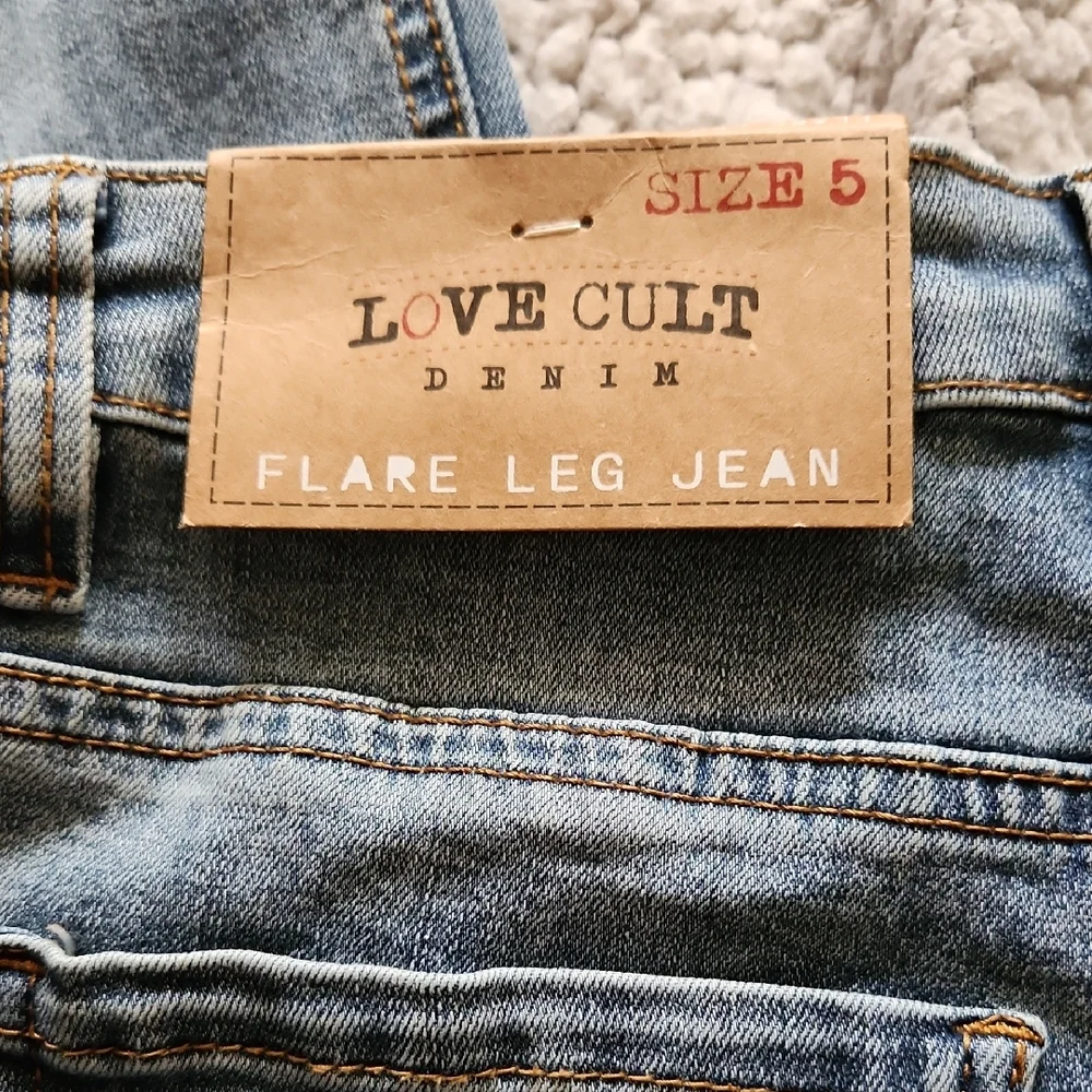 LOVE CULT DENIM Classic Blue Flare Leg High Rise Jeans  Sz 5 Y2K retro NWT - Picture 16 of 16